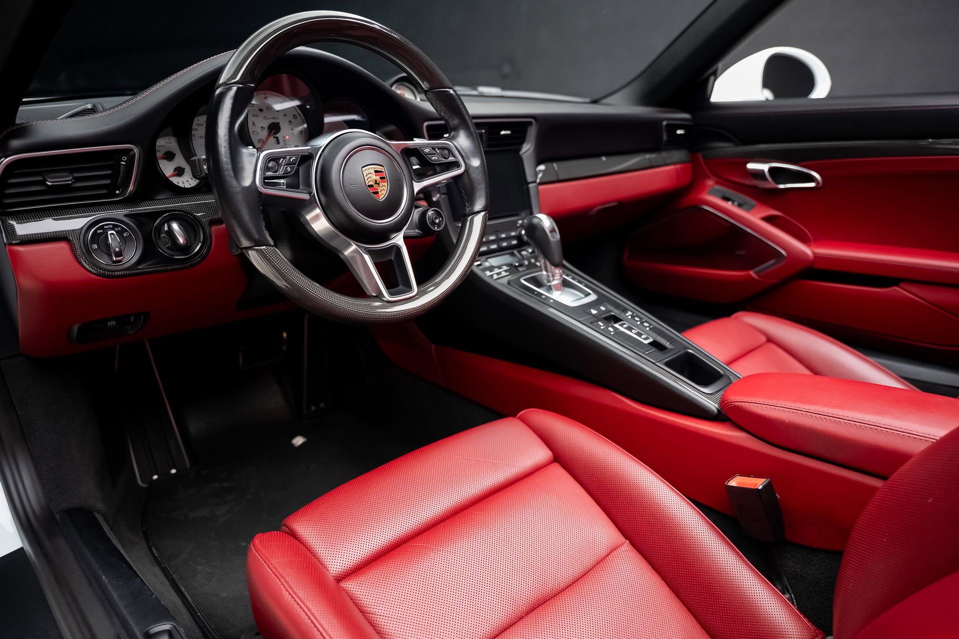 Used 2019 Porsche 911 Turbo image 2