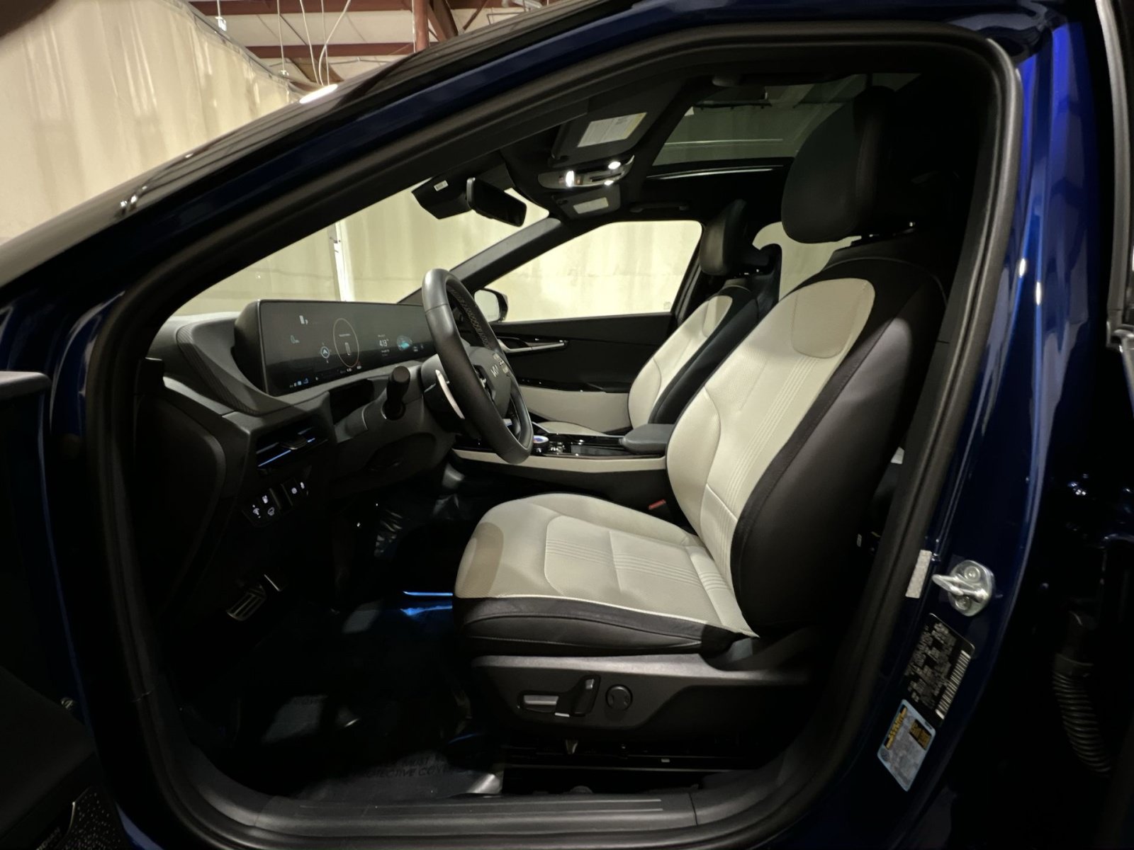 Used 2023 Kia EV6 GT-Line w/ GT-Line White Seat Package AWD/4WD image 17