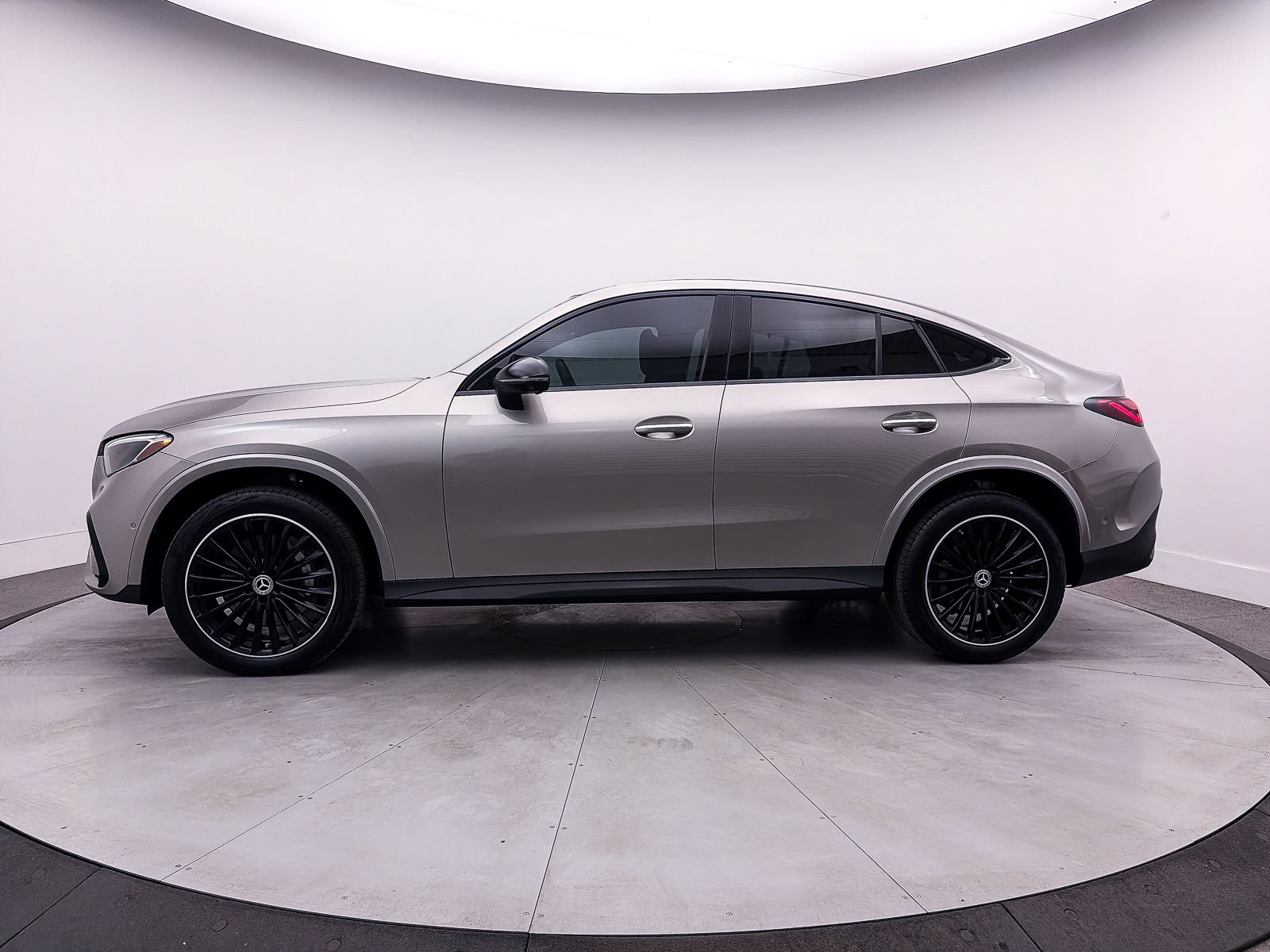 Used 2024 Mercedes-Benz GLC 300 4MATIC w/ AMG Line image 41