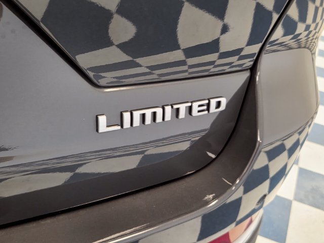 Used 2025 Jeep Grand Cherokee Limited RWD image 7