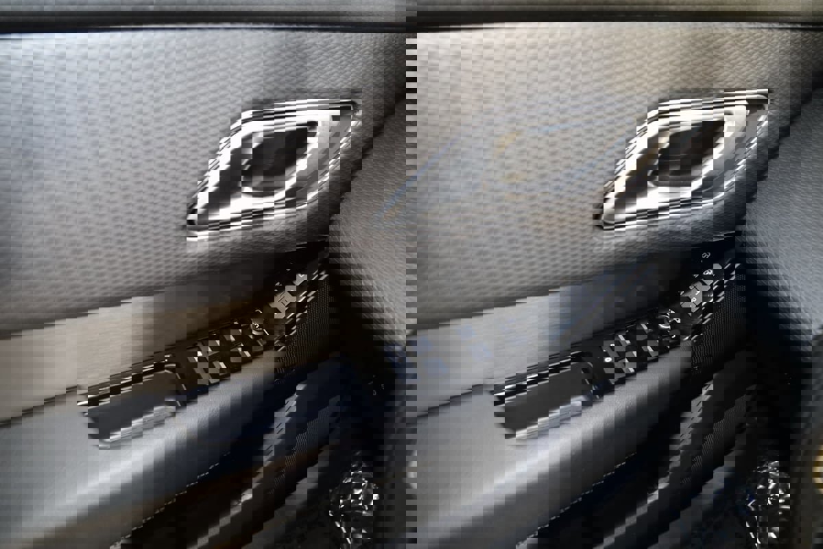 Used 2021 Land Rover Range Rover Velar R-Dynamic S image 27