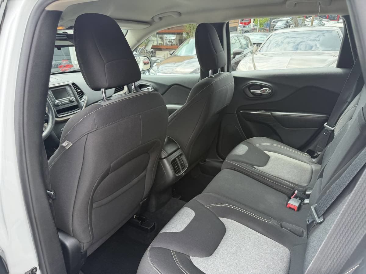 Used 2014 Jeep Cherokee Sport image 14