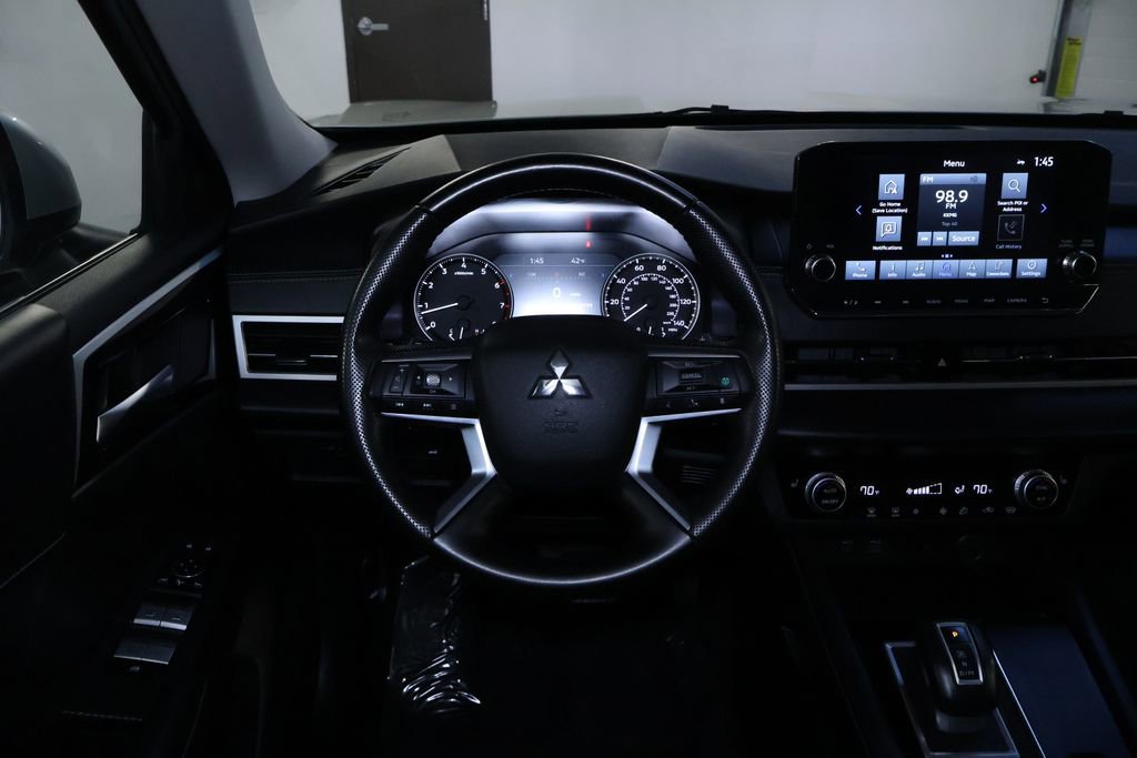Used 2024 Mitsubishi Outlander SE image 19