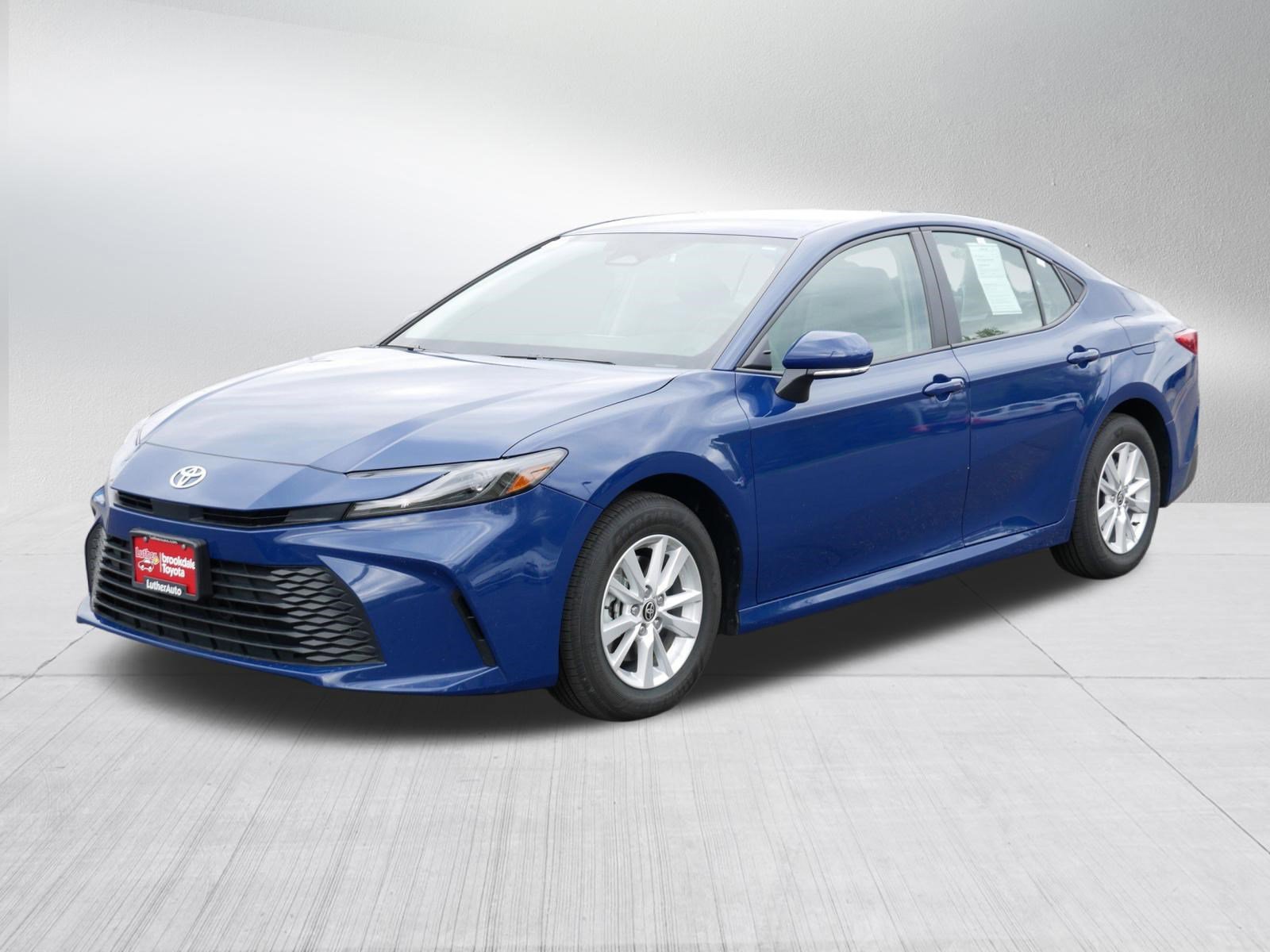 Used 2025 Toyota Camry LE AWD/4WD image 3
