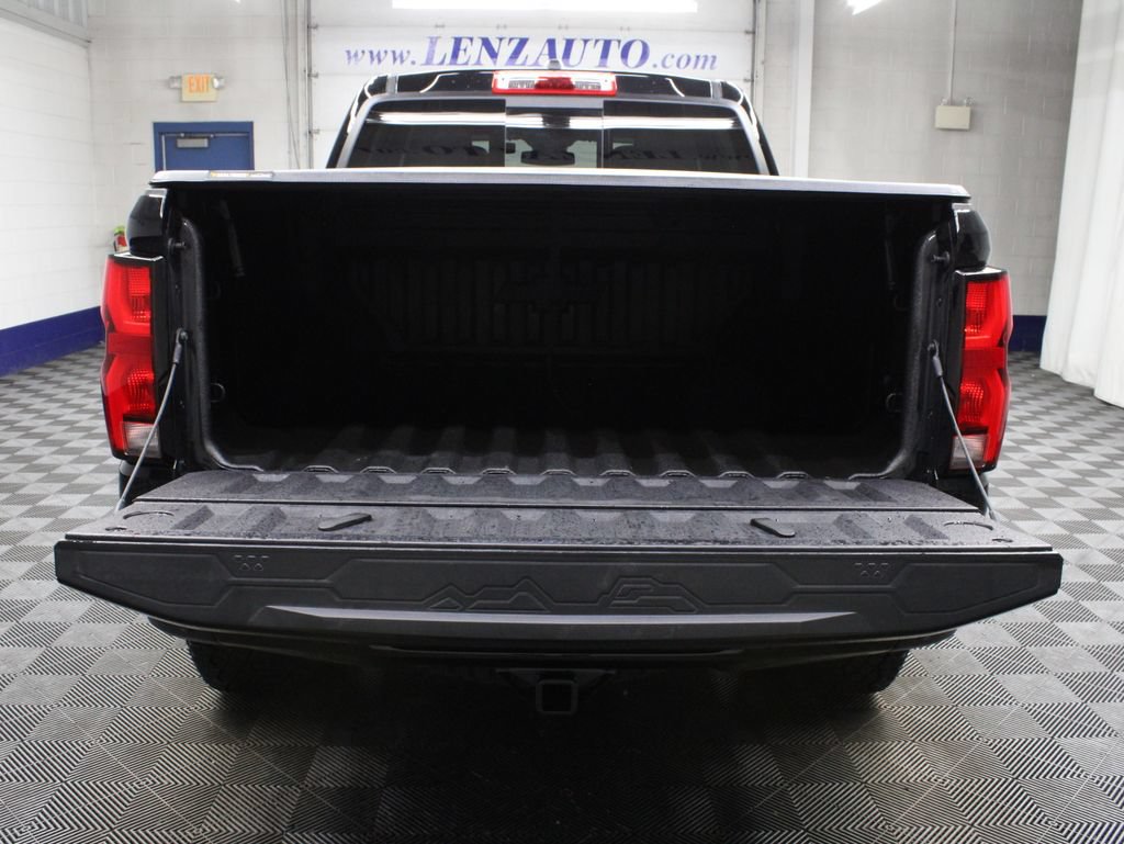 Used 2026 Chevrolet Colorado ZR2 w/ Technology Package AWD/4WD image 46