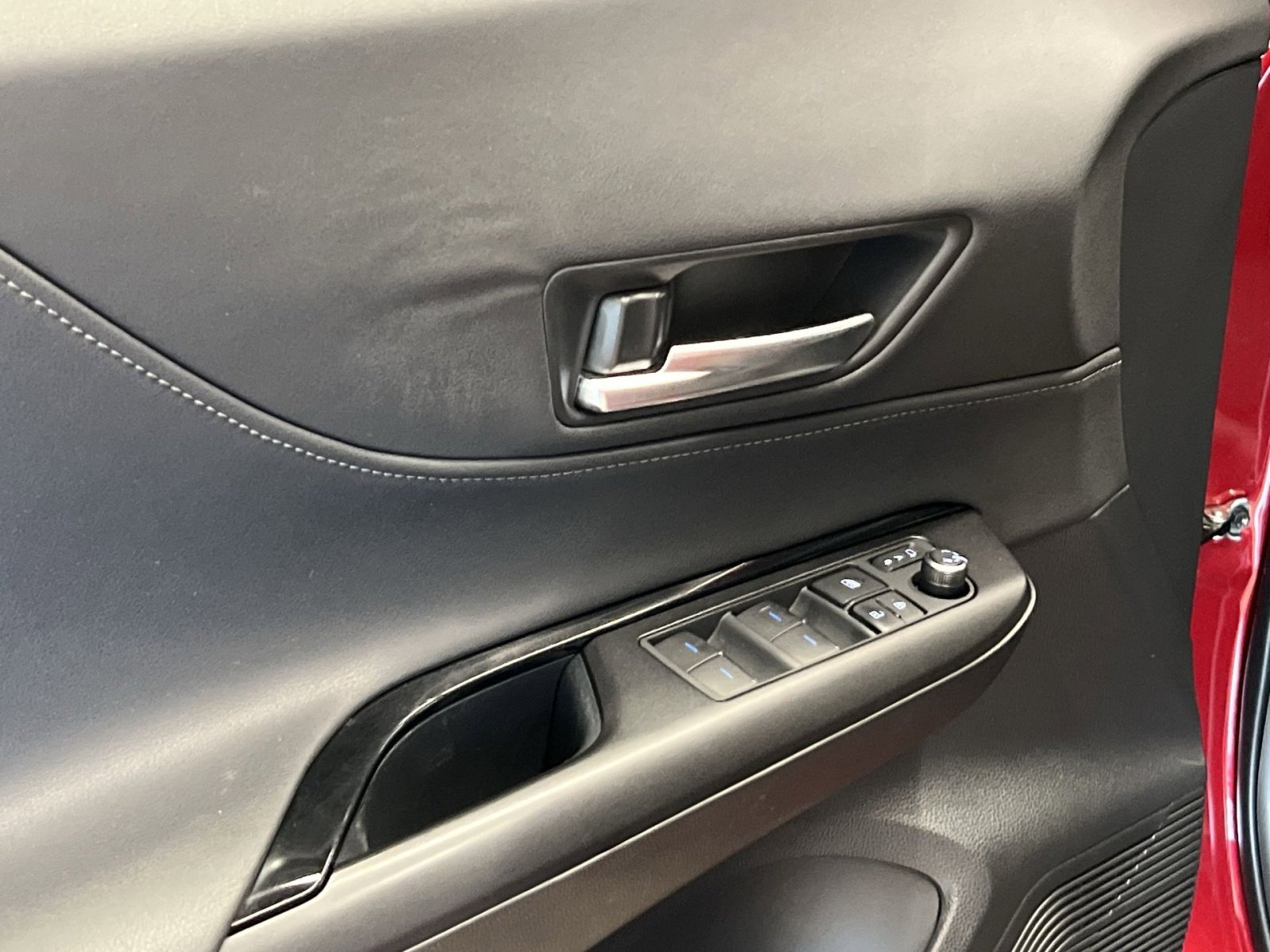 Used 2021 Toyota Venza LE w/ Carpet Mat Package (TMS) image 13