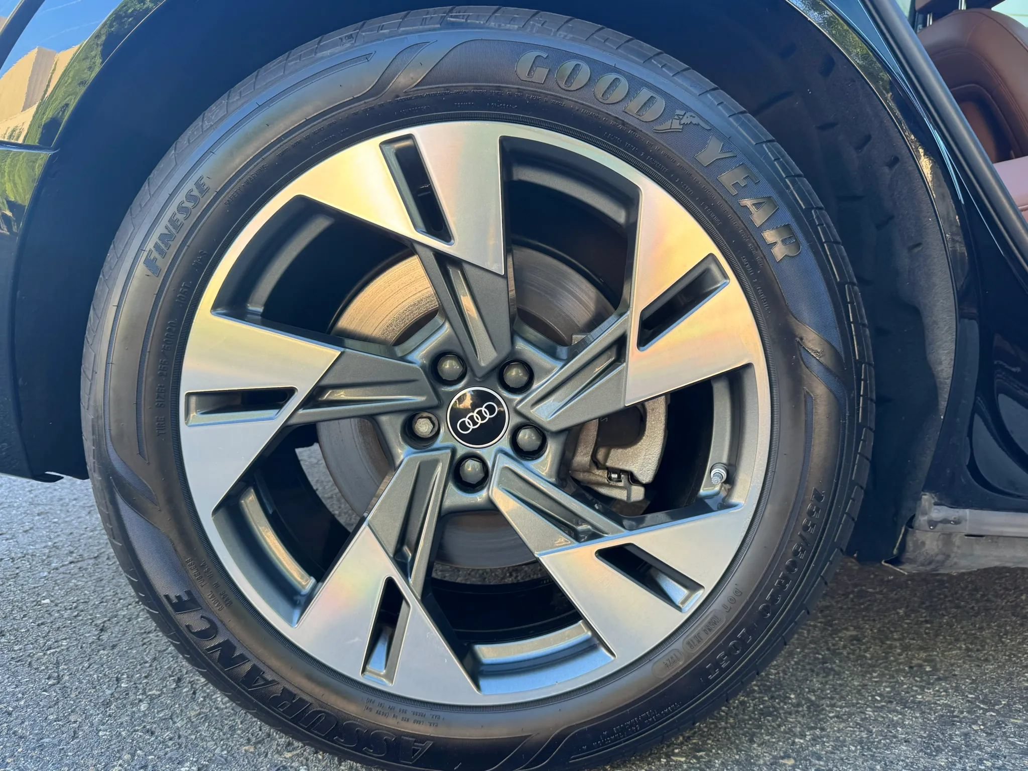 Used 2022 Audi e-tron Premium AWD/4WD image 17