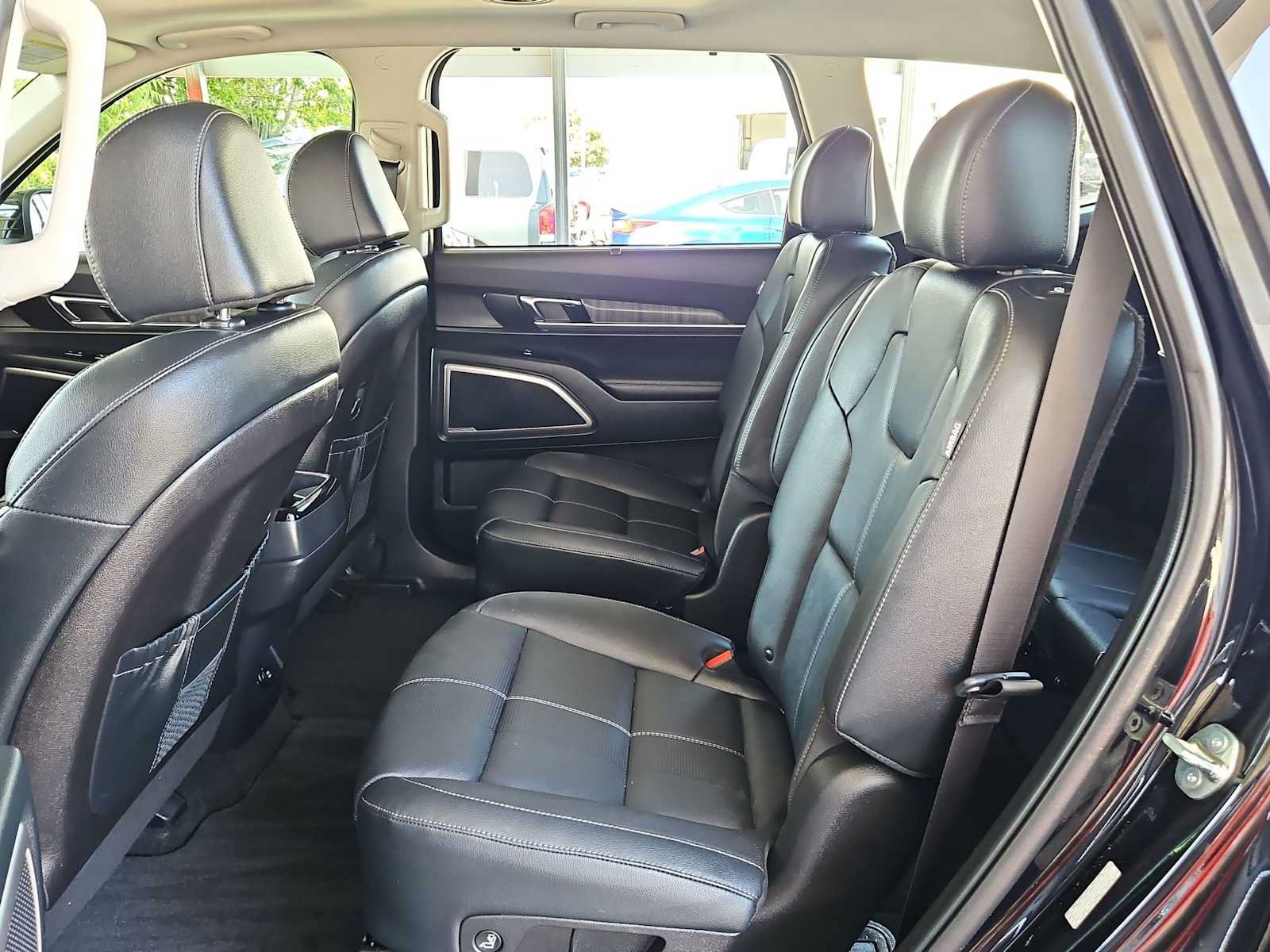 Certified 2025 Kia Telluride EX w/ EX Captain's Chair Package FWD image 17
