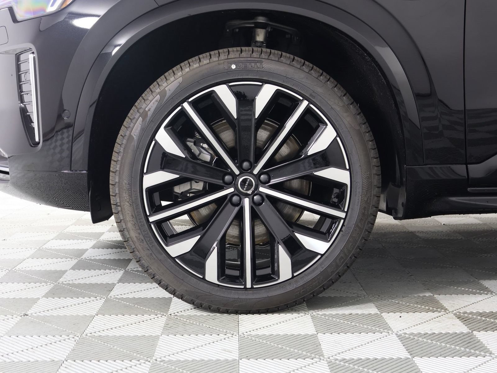 New 2026 Volvo XC90 T8 Plus AWD/4WD image 13