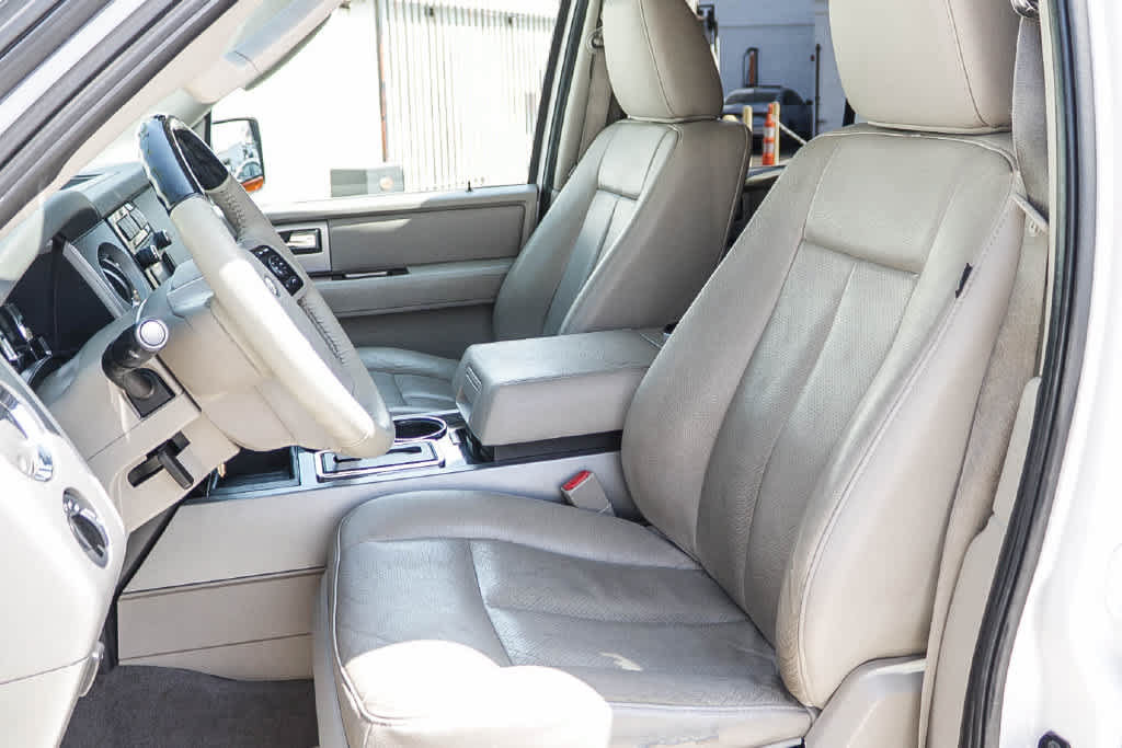 Used 2014 Ford Expedition Limited w/ Equipment Group 301A RWD image 17