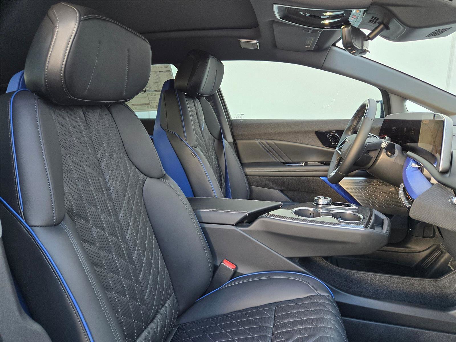 New 2026 Cadillac Optiq V w/ Magnus Launch Edition AWD/4WD image 30