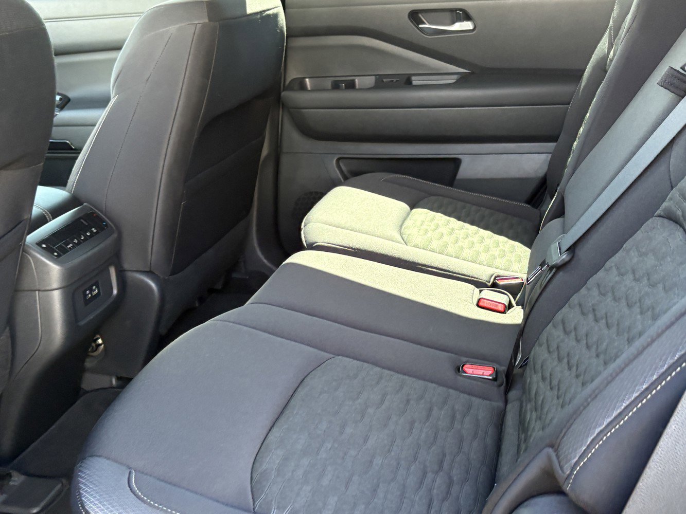 Used 2022 Nissan Pathfinder SV AWD/4WD image 22