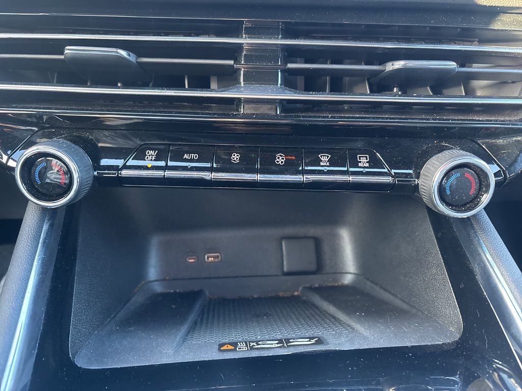 Used 2025 Chevrolet Traverse LT image 28