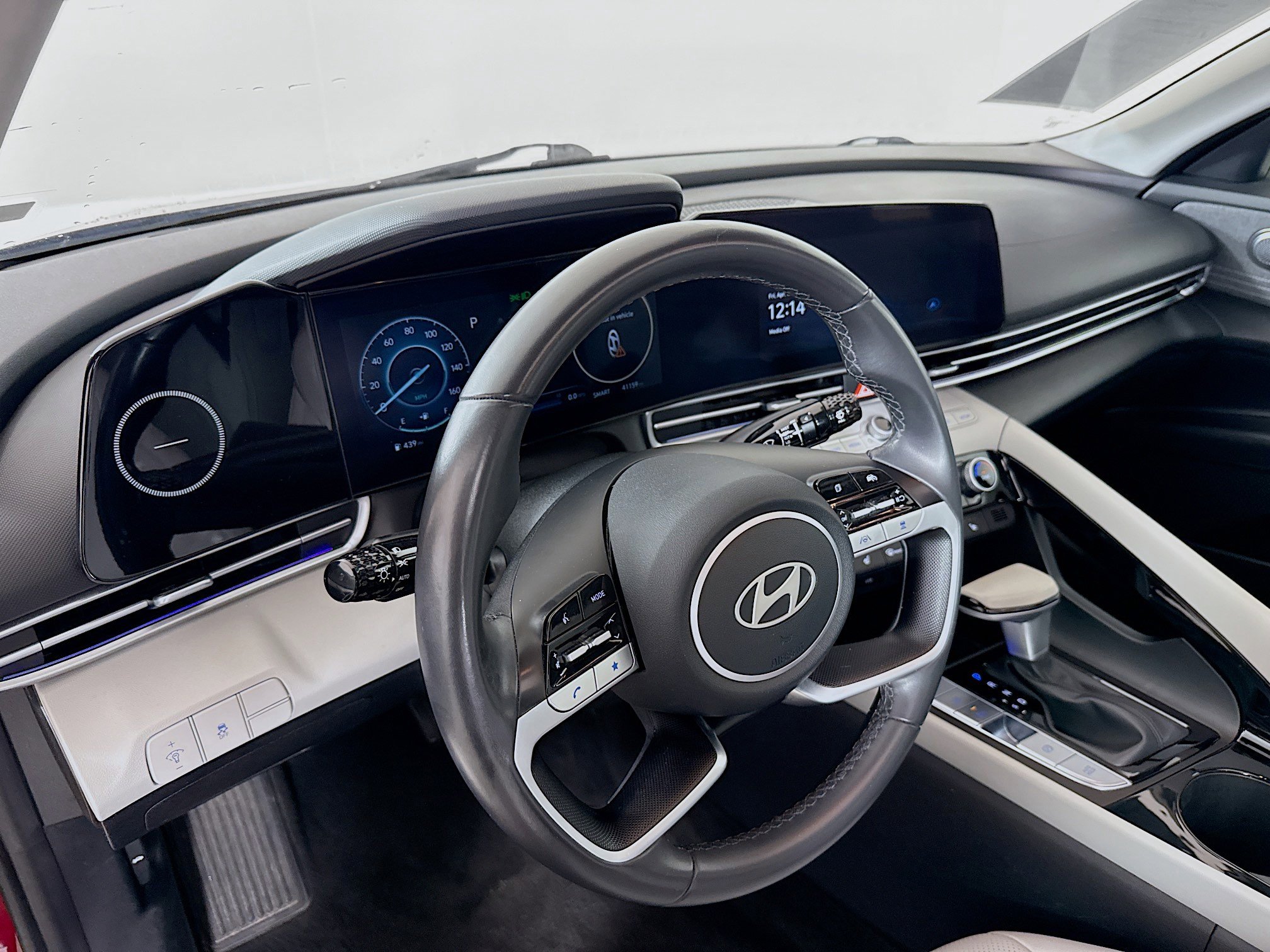 Used 2024 Hyundai Elantra Limited FWD image 9