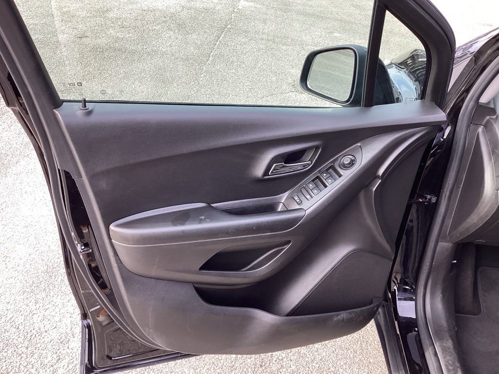 Used 2021 Chevrolet Trax LT w/ Premium Seat Package image 23