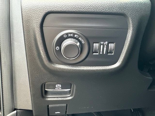 Used 2024 Jeep Grand Cherokee L Laredo AWD/4WD image 10