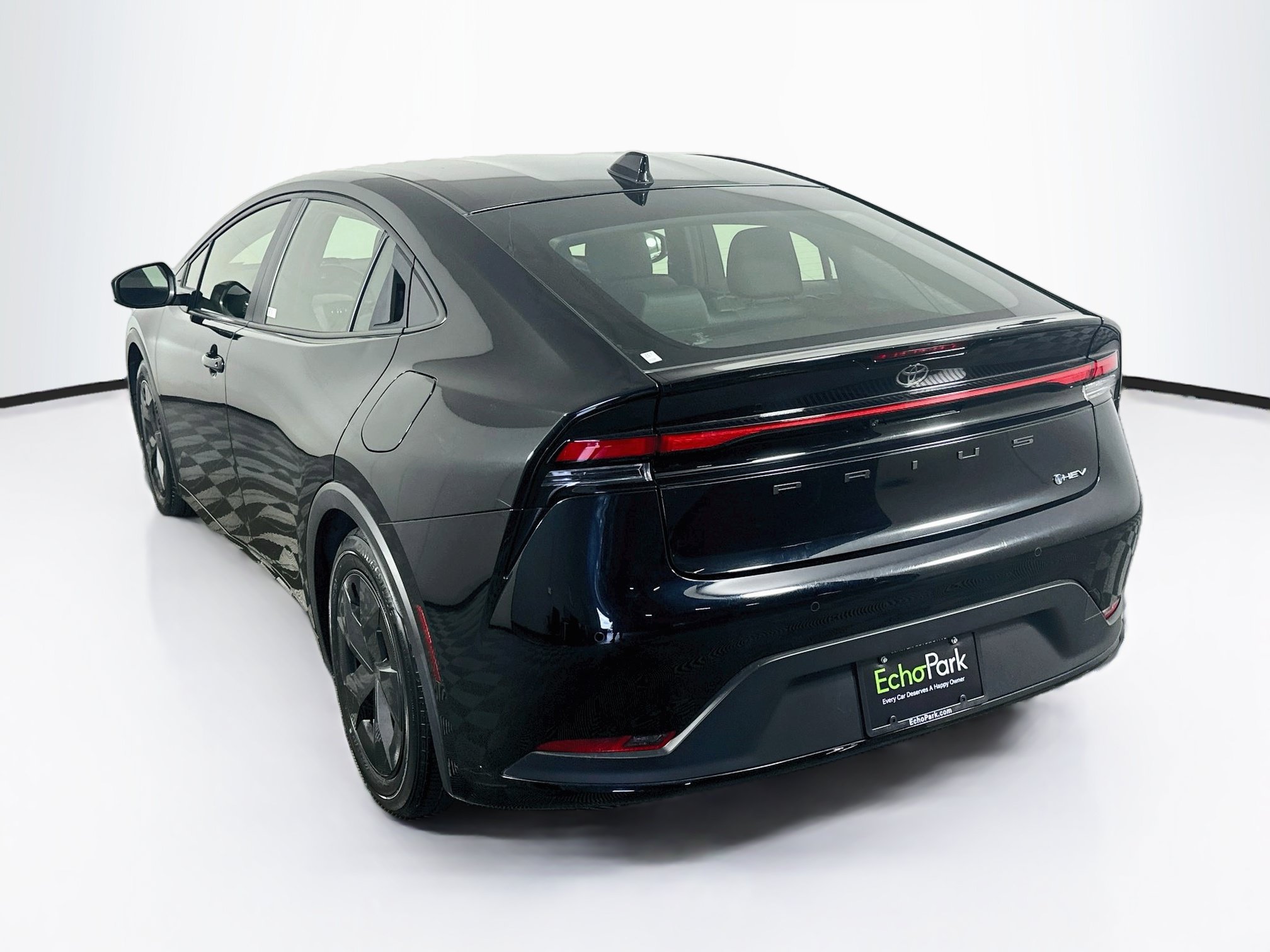 Used 2024 Toyota Prius LE FWD image 5