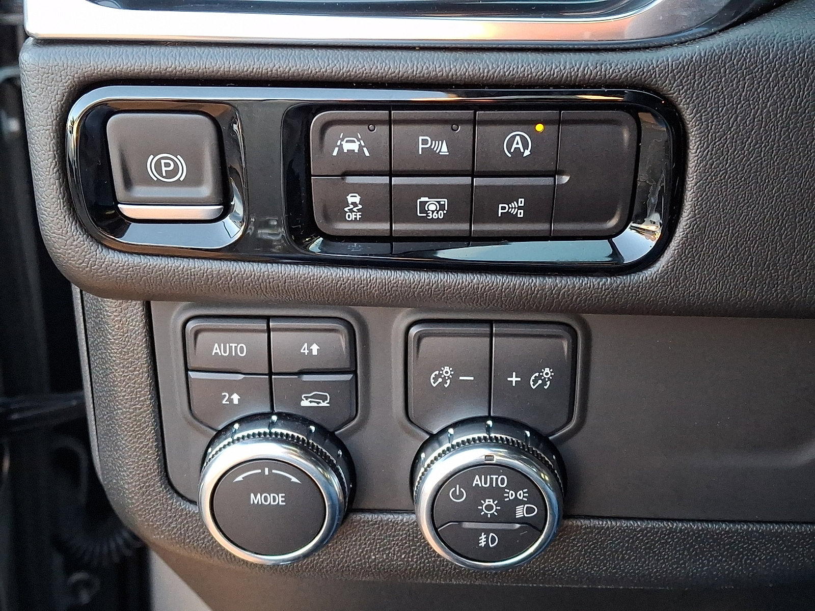 Certified 2025 GMC Yukon Denali AWD/4WD image 25