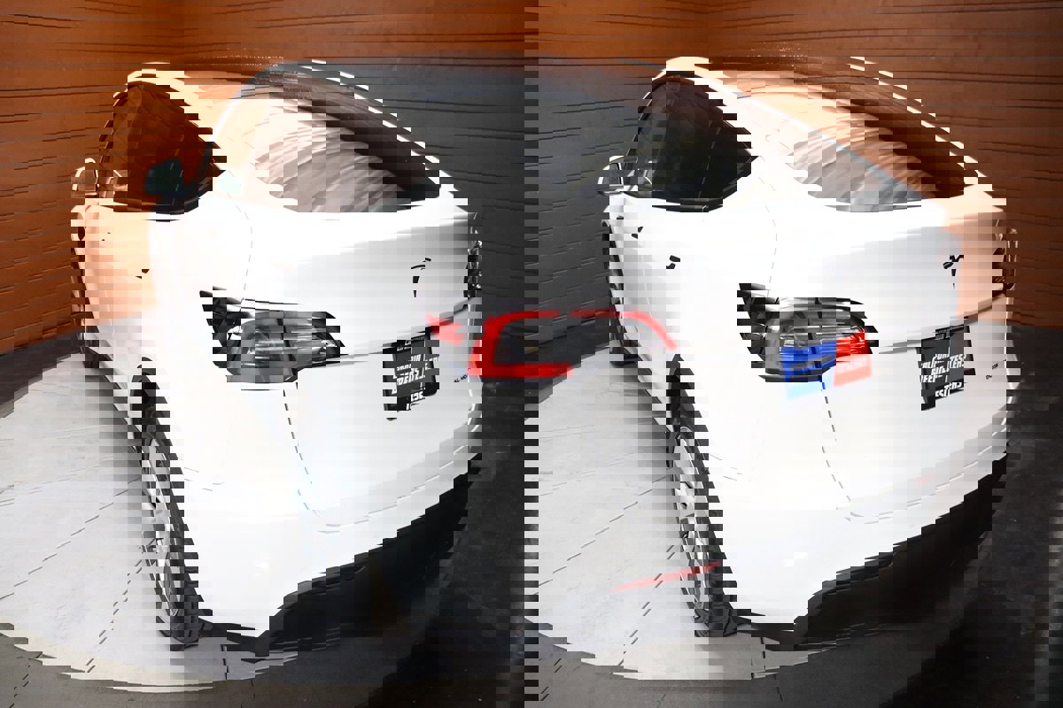 Used 2023 Tesla Model Y Long Range image 9