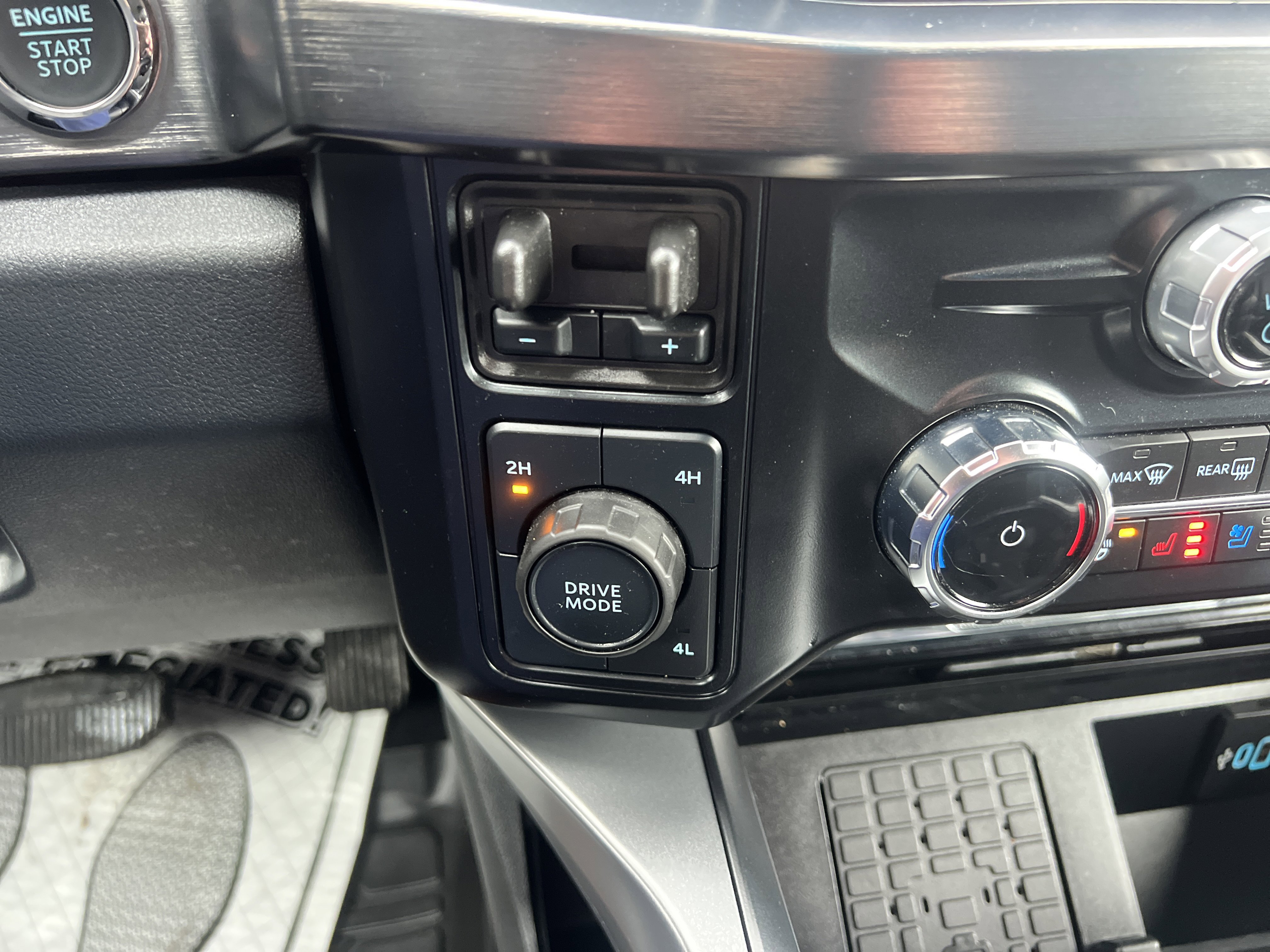 Certified 2025 Ford F350 Lariat image 34