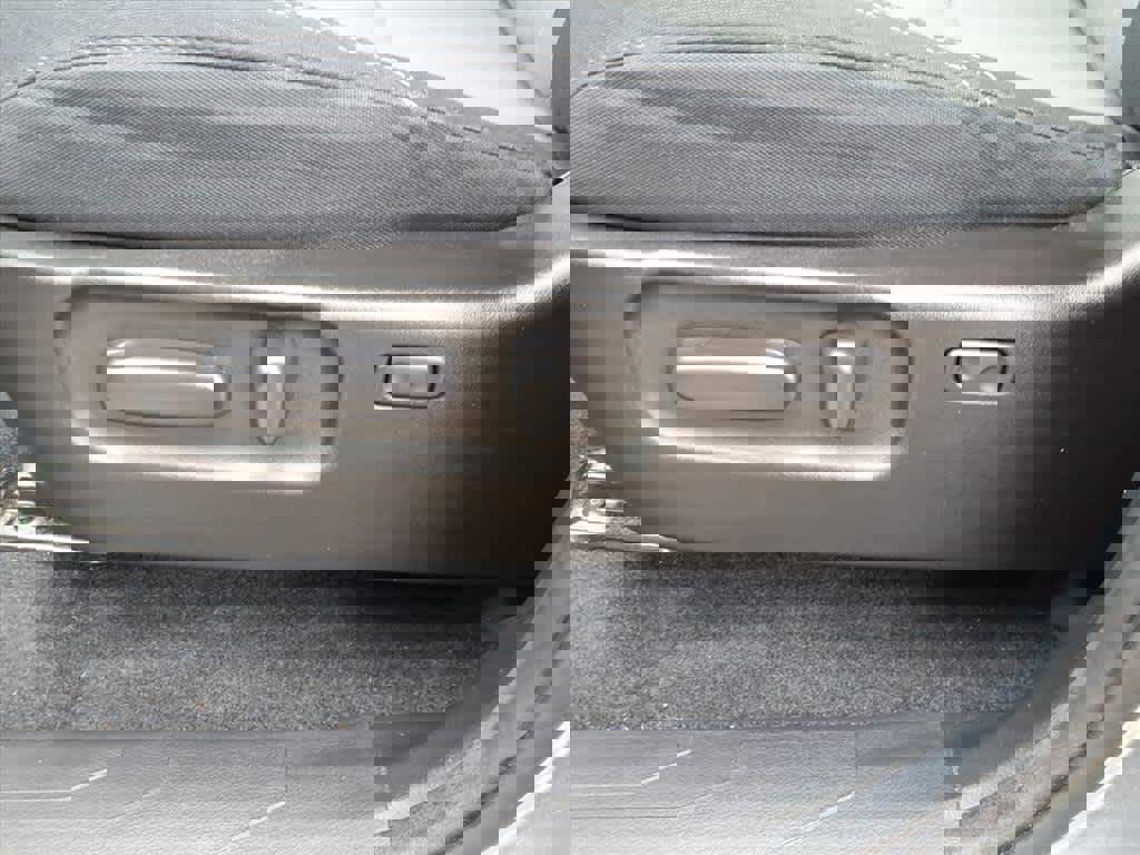 Used 2021 Toyota Tacoma TRD Off-Road w/ Technology Package image 16