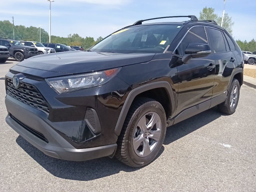 Used 2022 Toyota RAV4 LE AWD/4WD image 7
