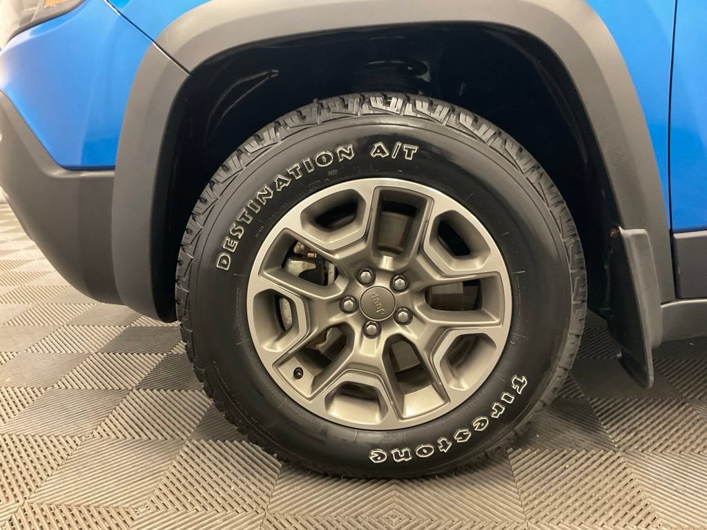 Used 2021 Jeep Cherokee Trailhawk AWD/4WD image 8