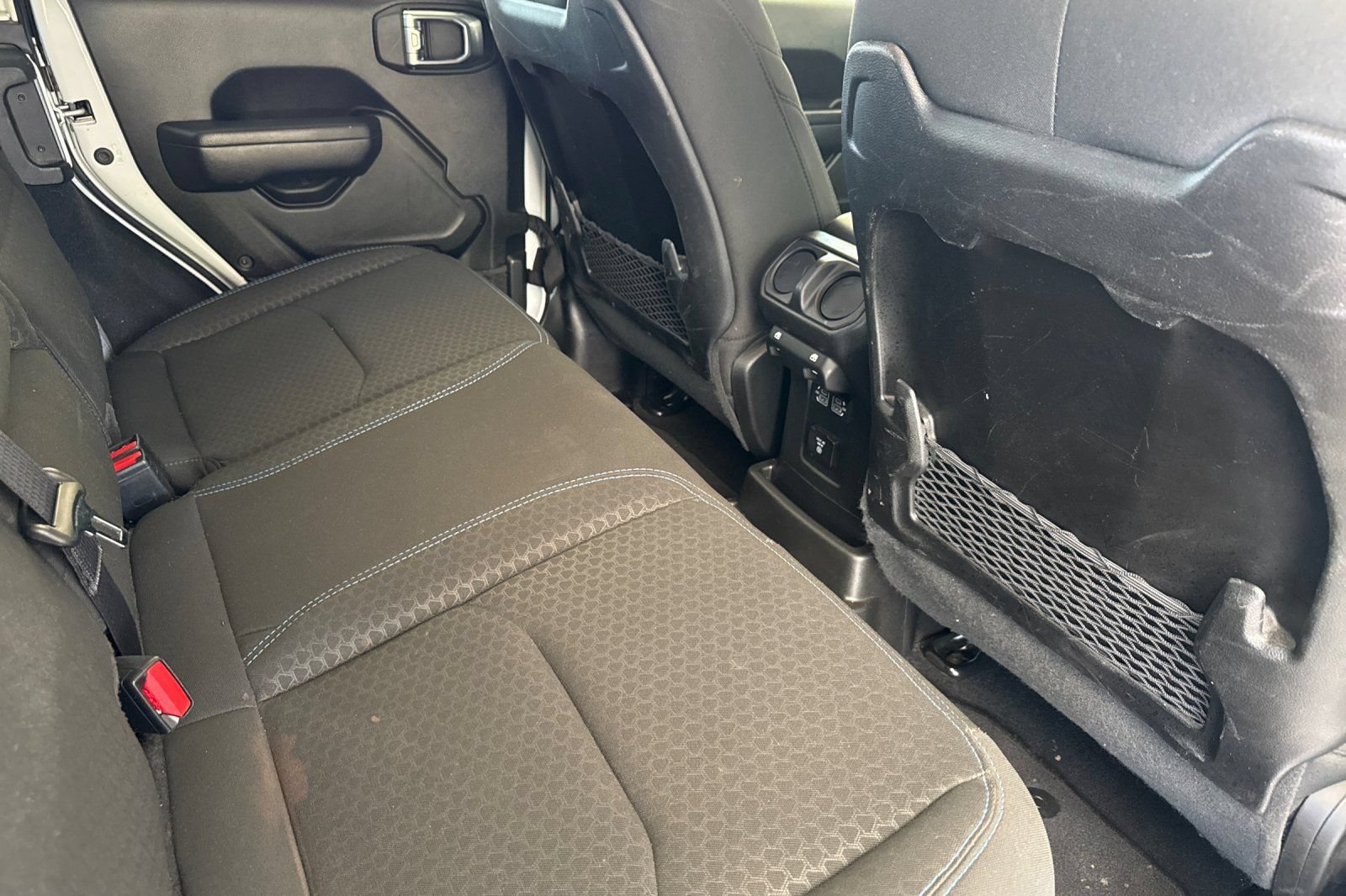Used 2024 Jeep Wrangler Unlimited Rubicon 4xe AWD/4WD image 18
