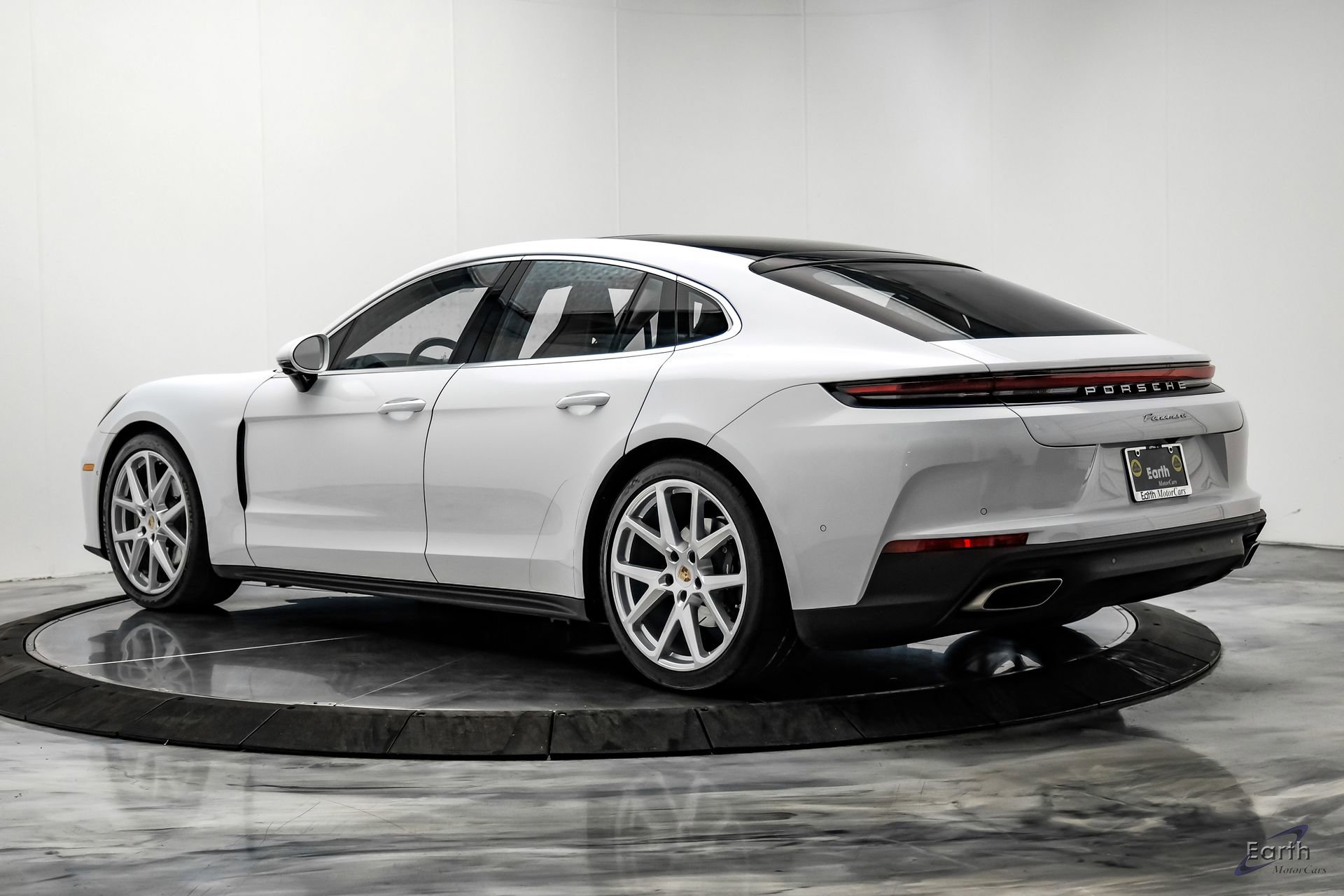 Used 2025 Porsche Panamera w/ Premium Package RWD image 10