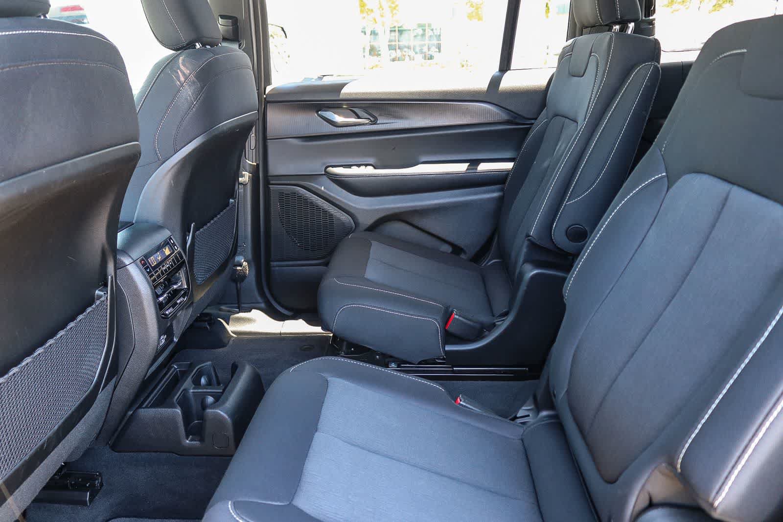 Used 2025 Jeep Grand Cherokee L Laredo RWD image 18