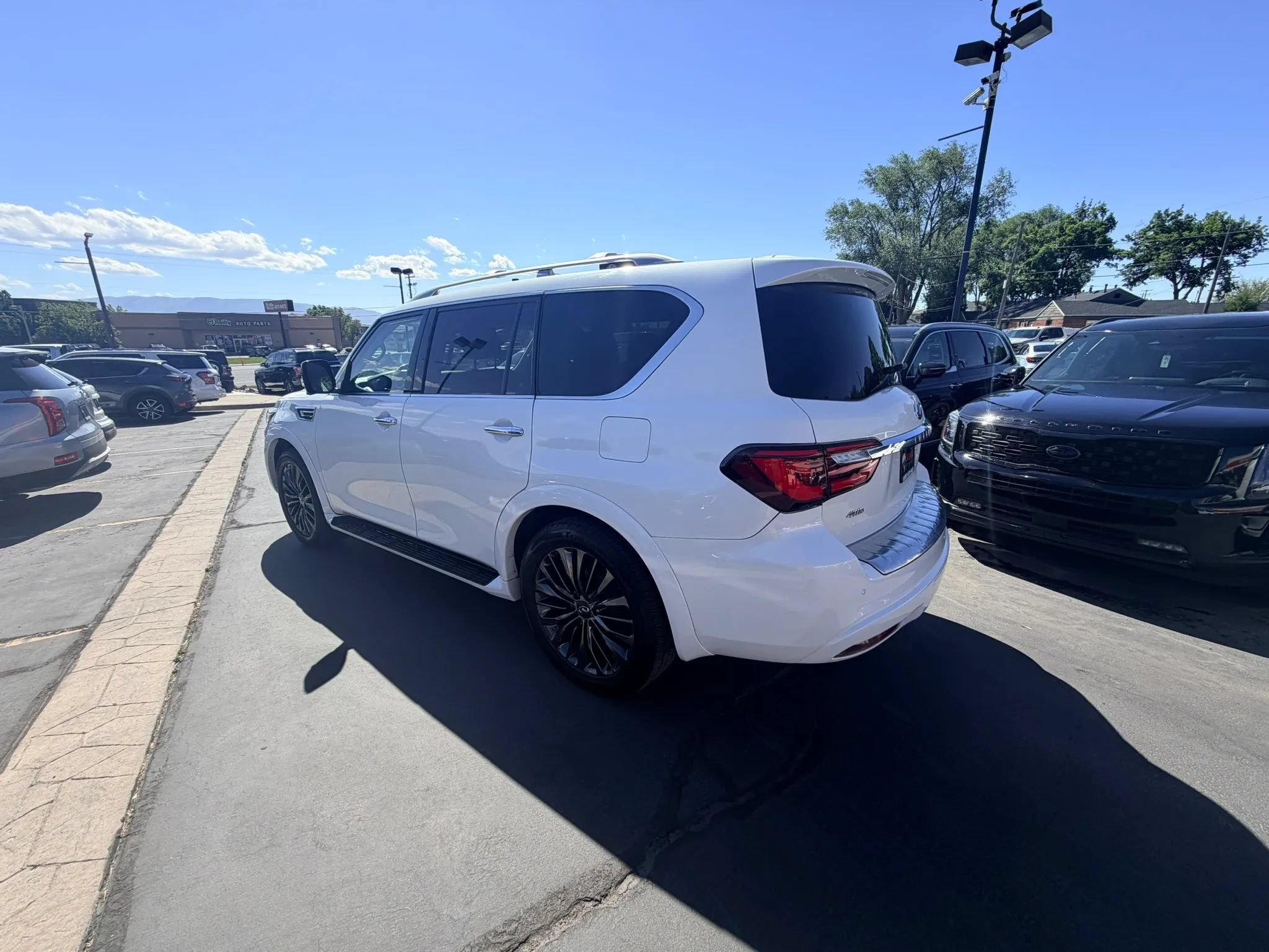Used 2021 INFINITI QX80 Premium Select w/ All-Season Package AWD/4WD image 6