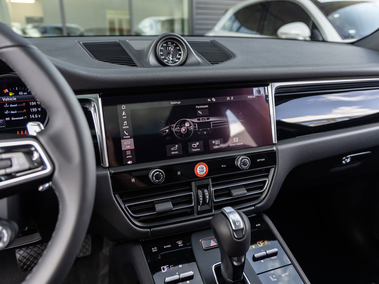 Certified 2026 Porsche Macan AWD/4WD image 32
