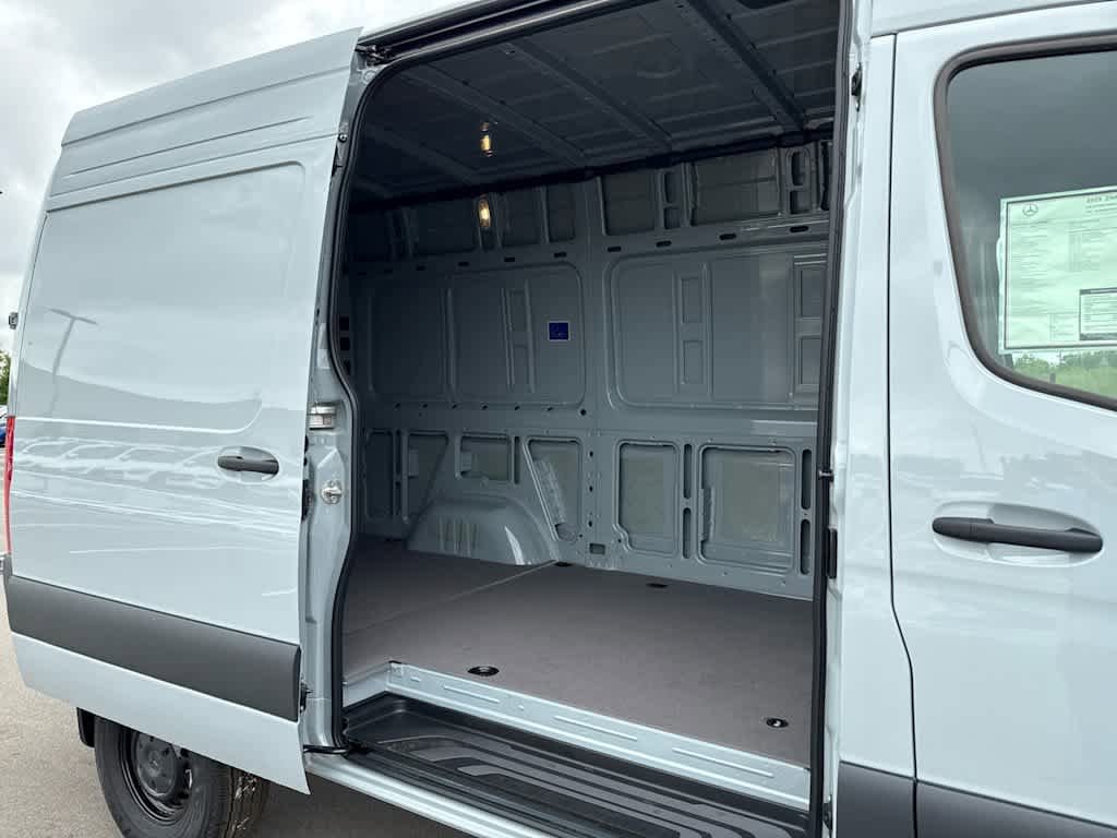 New 2025 Mercedes-Benz Sprinter 2500 image 9