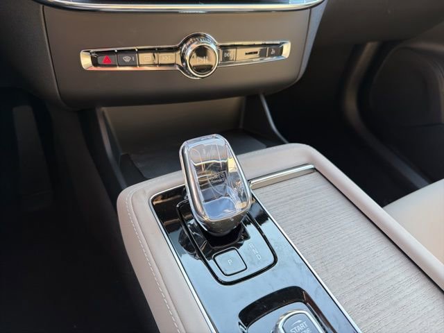 New 2026 Volvo XC90 B6 Plus w/ Protection Package Premier AWD/4WD image 19