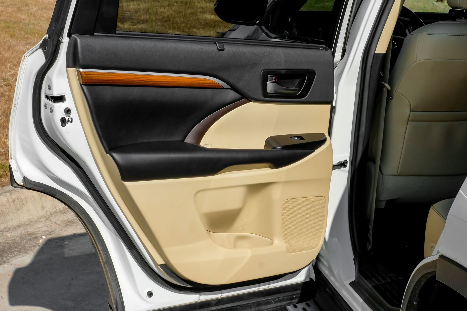 Used 2019 Toyota Highlander Limited FWD image 55