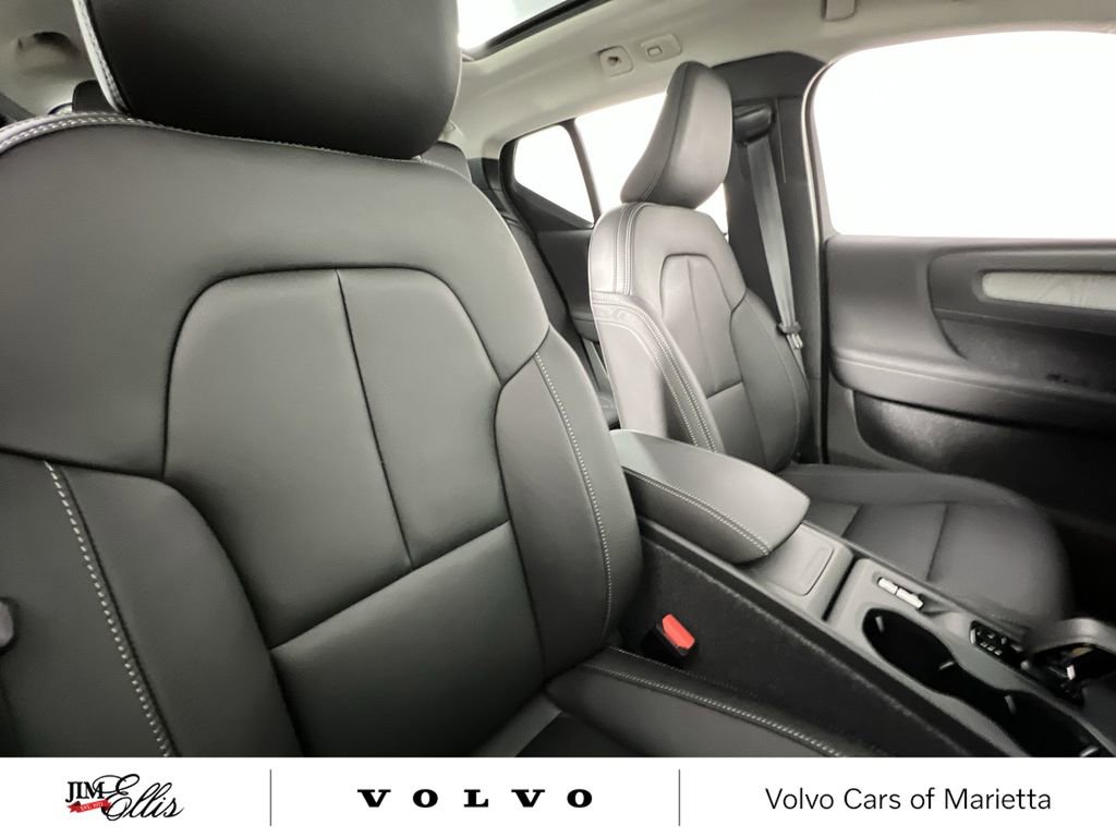 New 2026 Volvo XC40 B5 Core w/ Climate Package image 23