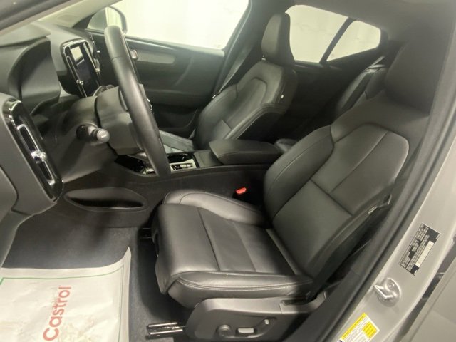 Used 2025 Volvo XC40 B5 Plus image 11