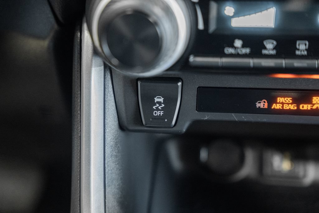 Used 2025 Toyota RAV4 LE AWD/4WD image 18