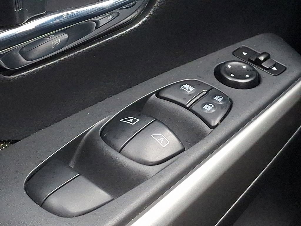 Used 2020 Nissan Kicks SV image 22