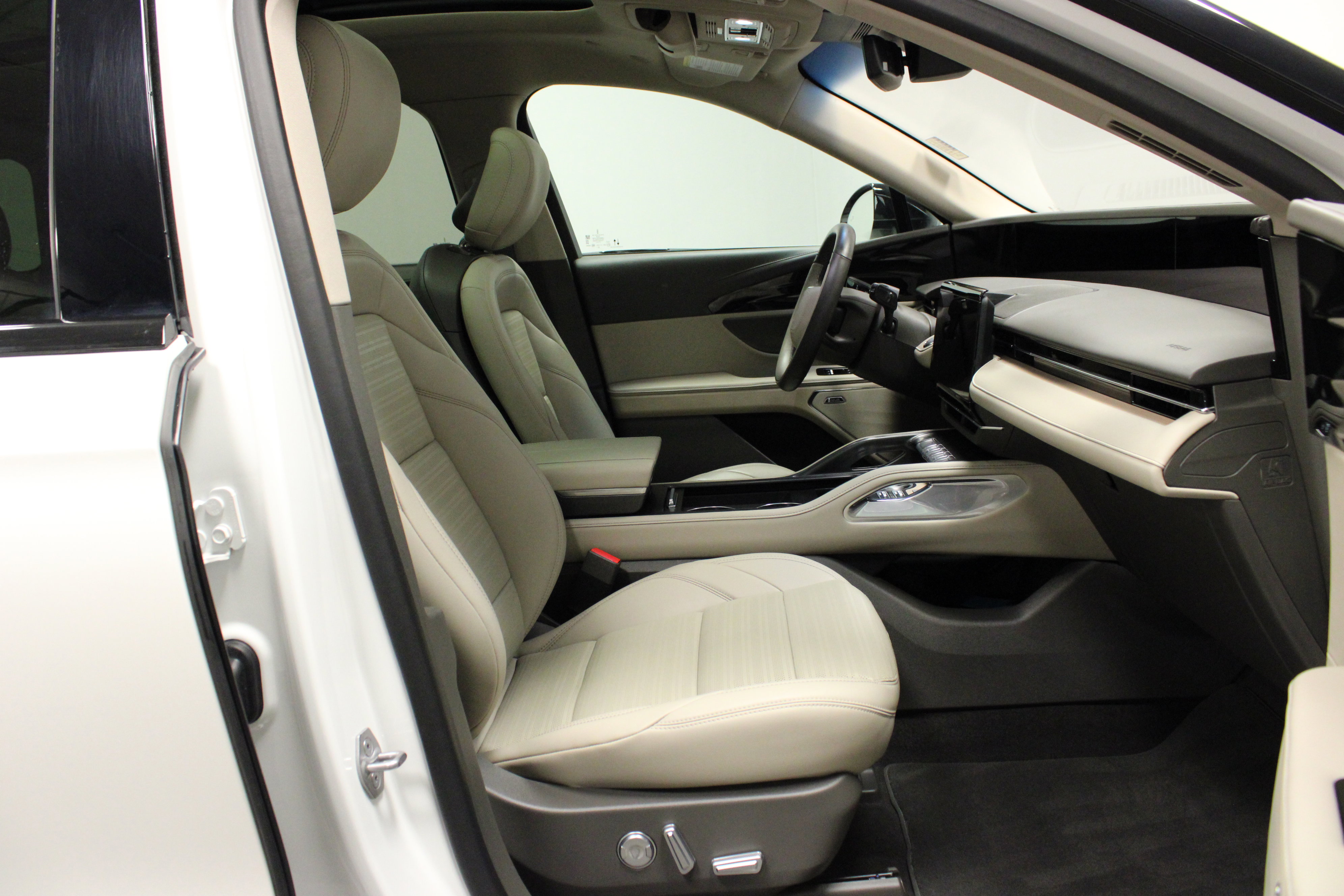 Used 2024 Lincoln Nautilus Reserve w/ Equipment Group 202A image 16