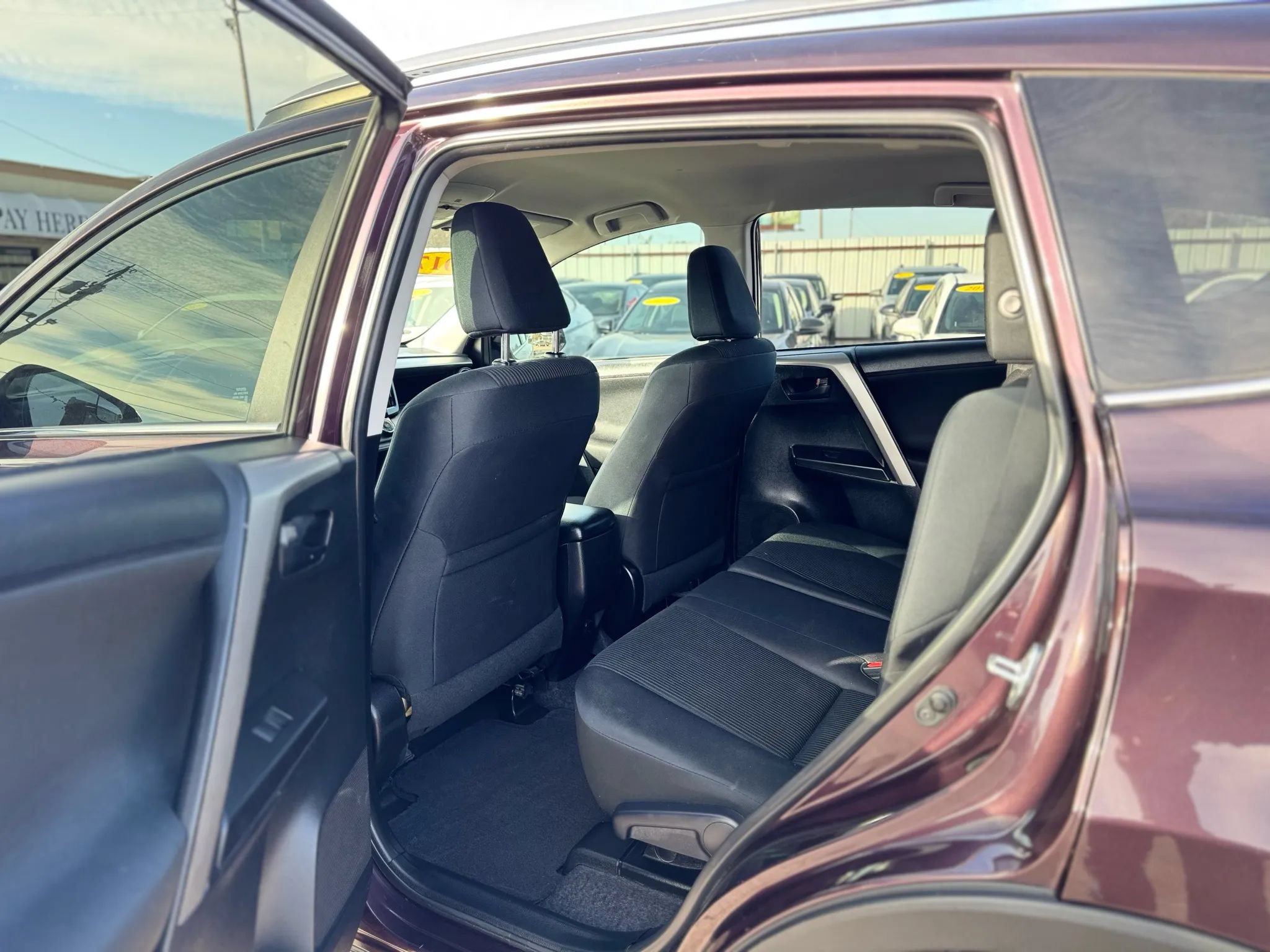 Used 2017 Toyota RAV4 LE FWD image 31