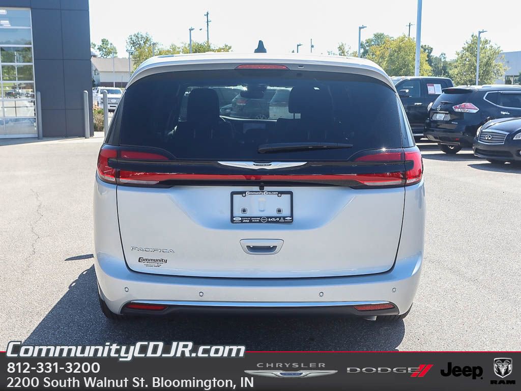 New 2026 Chrysler Pacifica Select image 6
