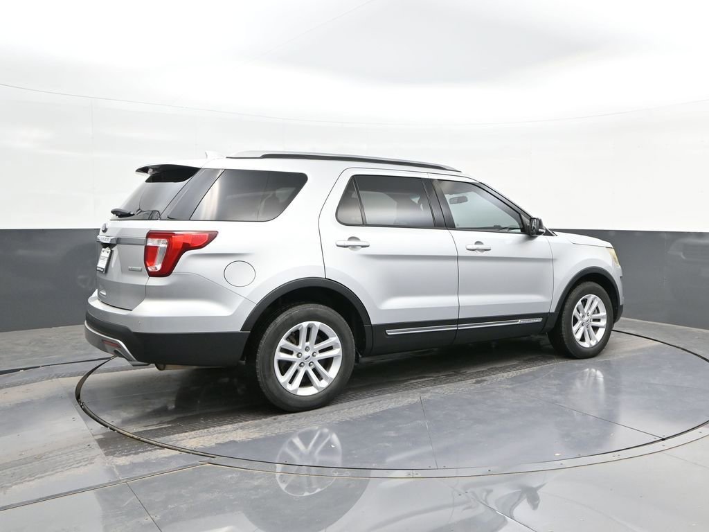 Used 2017 Ford Explorer XLT FWD image 15
