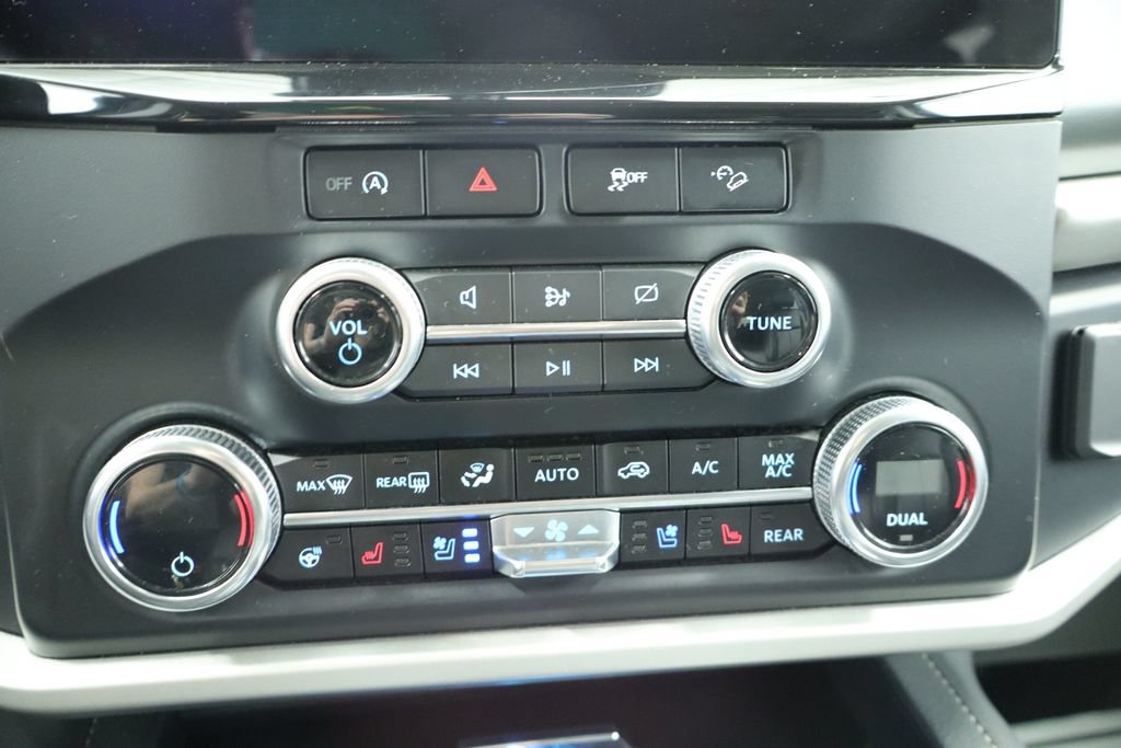 Used 2024 Ford Expedition XLT AWD/4WD image 41