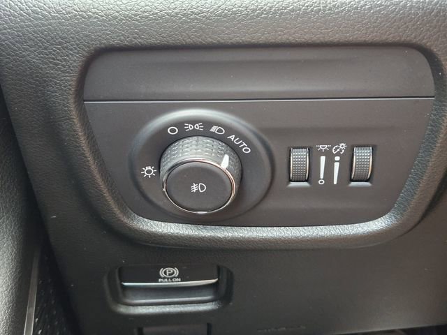 Used 2023 Jeep Grand Cherokee Limited w/ Luxury Tech Group II image 23