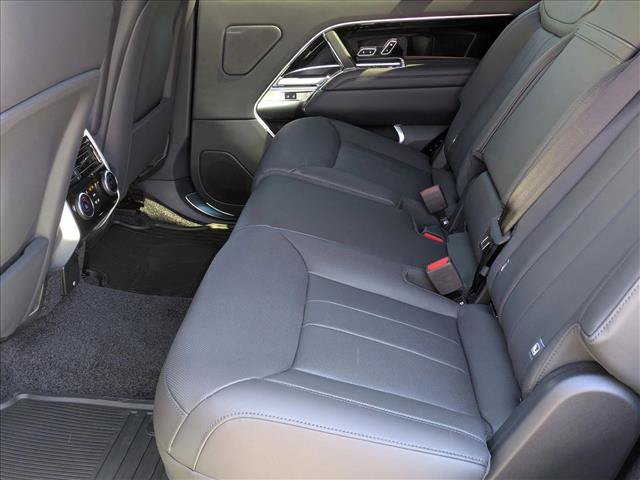 New 2026 Land Rover Range Rover Long Wheelbase SE AWD/4WD image 17