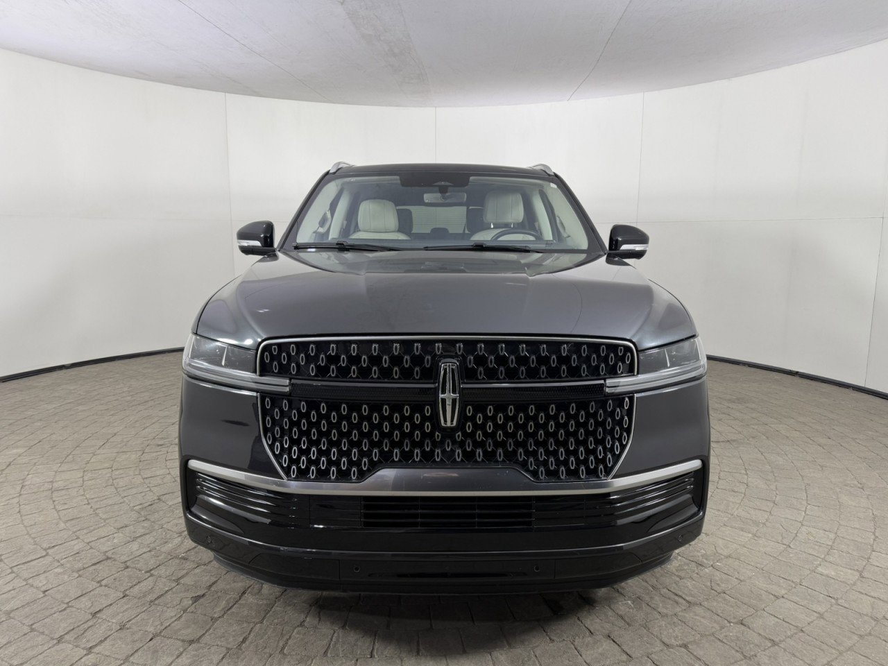 Used 2025 Lincoln Navigator L Reserve AWD/4WD image 2