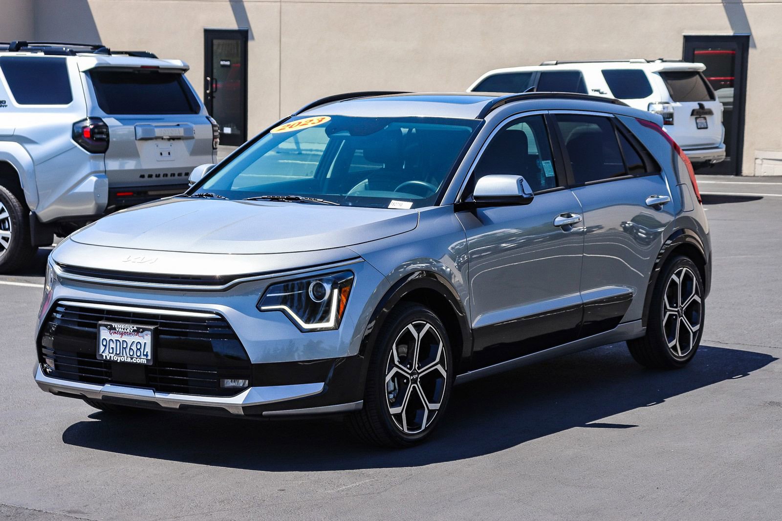 Used 2023 Kia Niro EX Touring FWD image 3