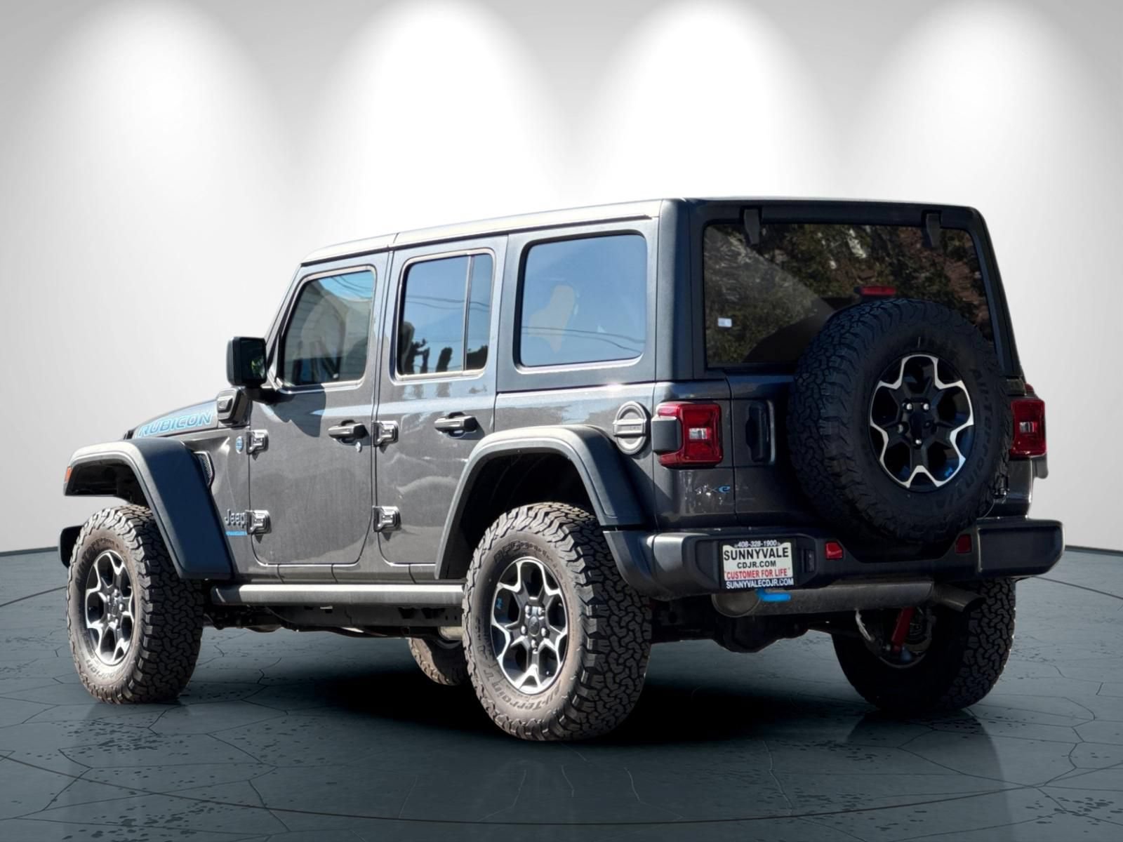 New 2023 Jeep Wrangler Unlimited Rubicon 4xe w/ Cold Weather Group AWD/4WD image 6
