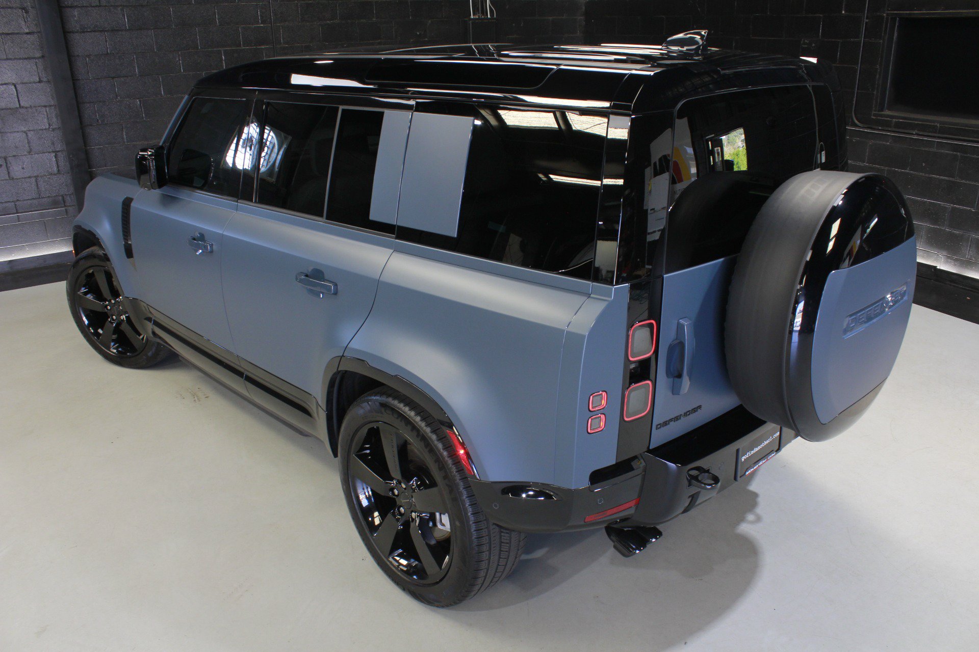 Used 2026 Land Rover Defender 110 X-Dynamic SE AWD/4WD image 17